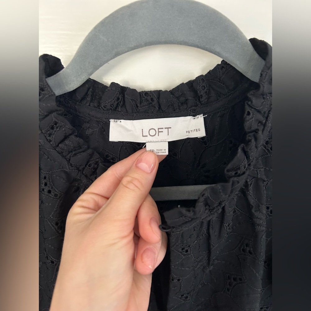 Eyelet blouse - Picture 2 of 3